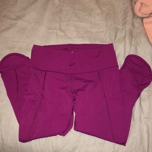 magenta ATHLETA cropped leggings!